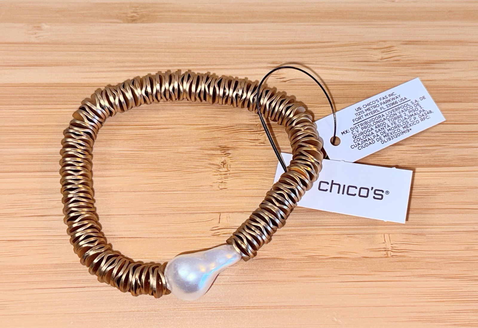 Chico’s Pearl Hero Stretch Bracelet Gold Tone With Pearl Center Brand-New Tags