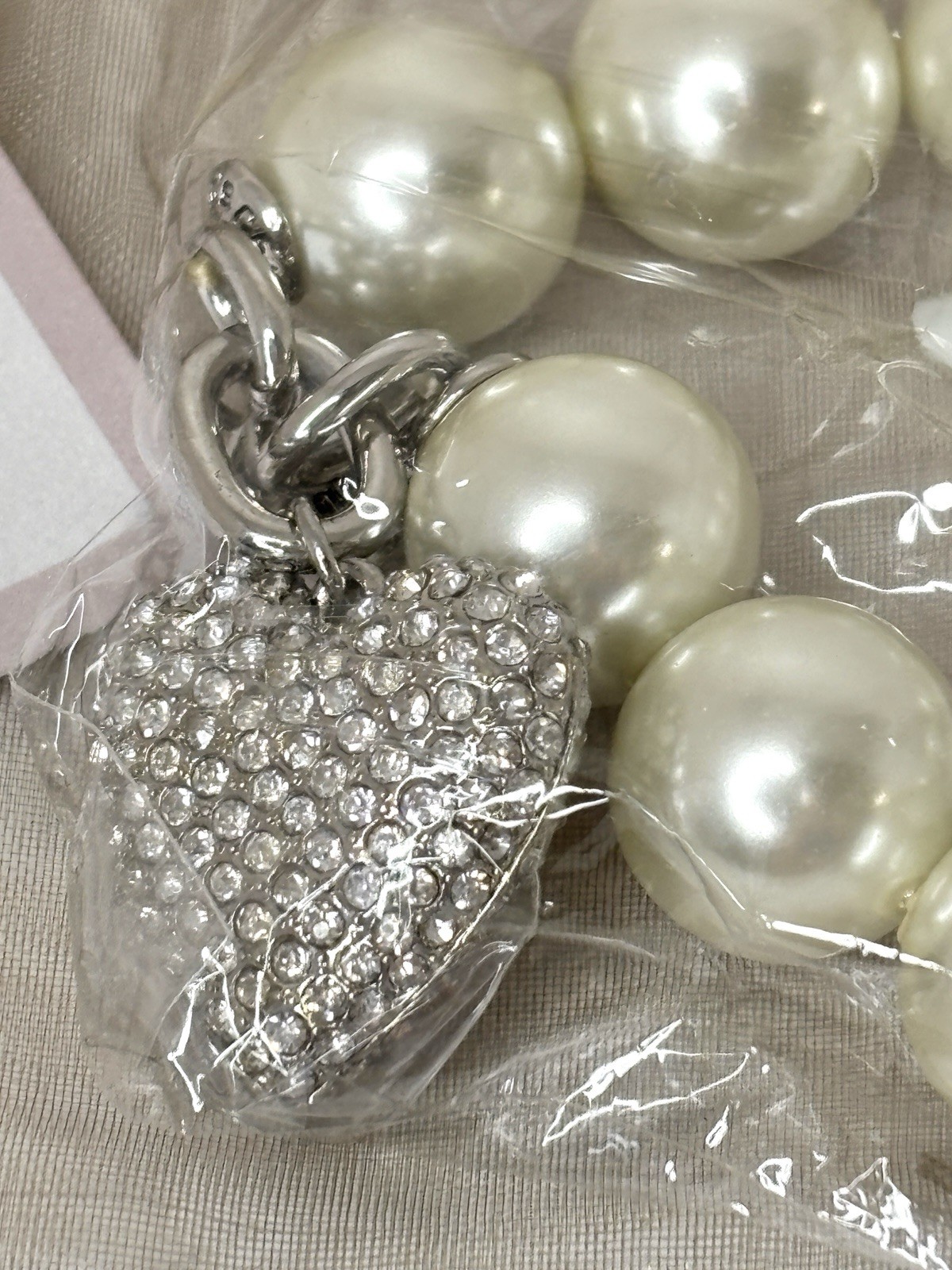 Chico’s Faux Pearl Bracelet Crystal Heart Charm 30 Yr Anniversary Pouch New