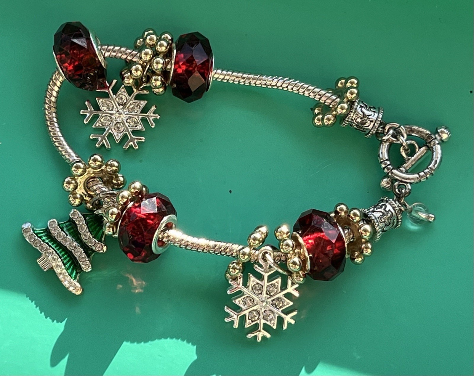 Festive Holiday Charm Bracelets @ Pin Halloween And Christmas