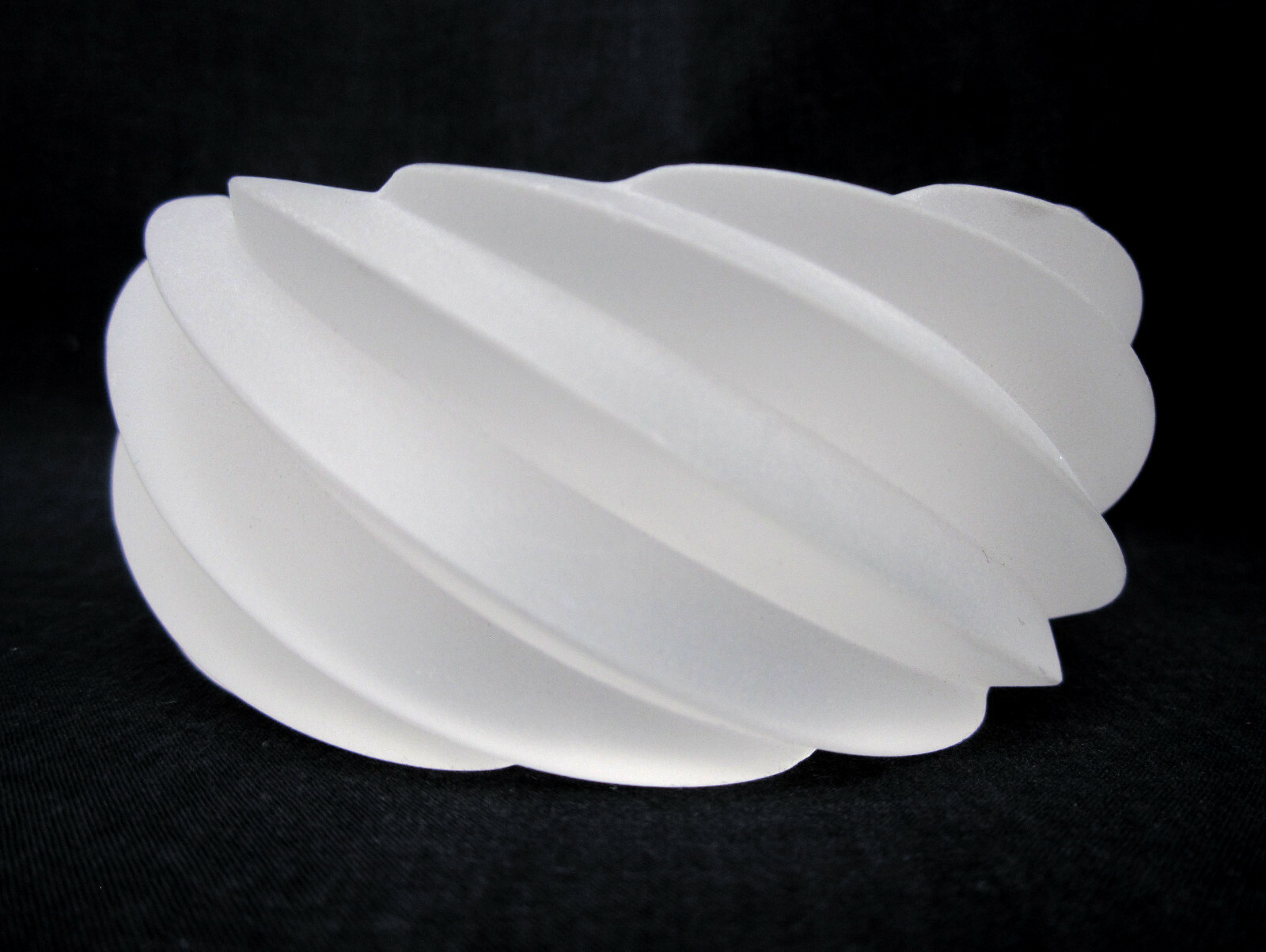 “FROSTED” WHITE TRANSLUCENT SPIRAL CARVED RESIN BANGLE BRACELET, 1-5/8″ w., NWOT