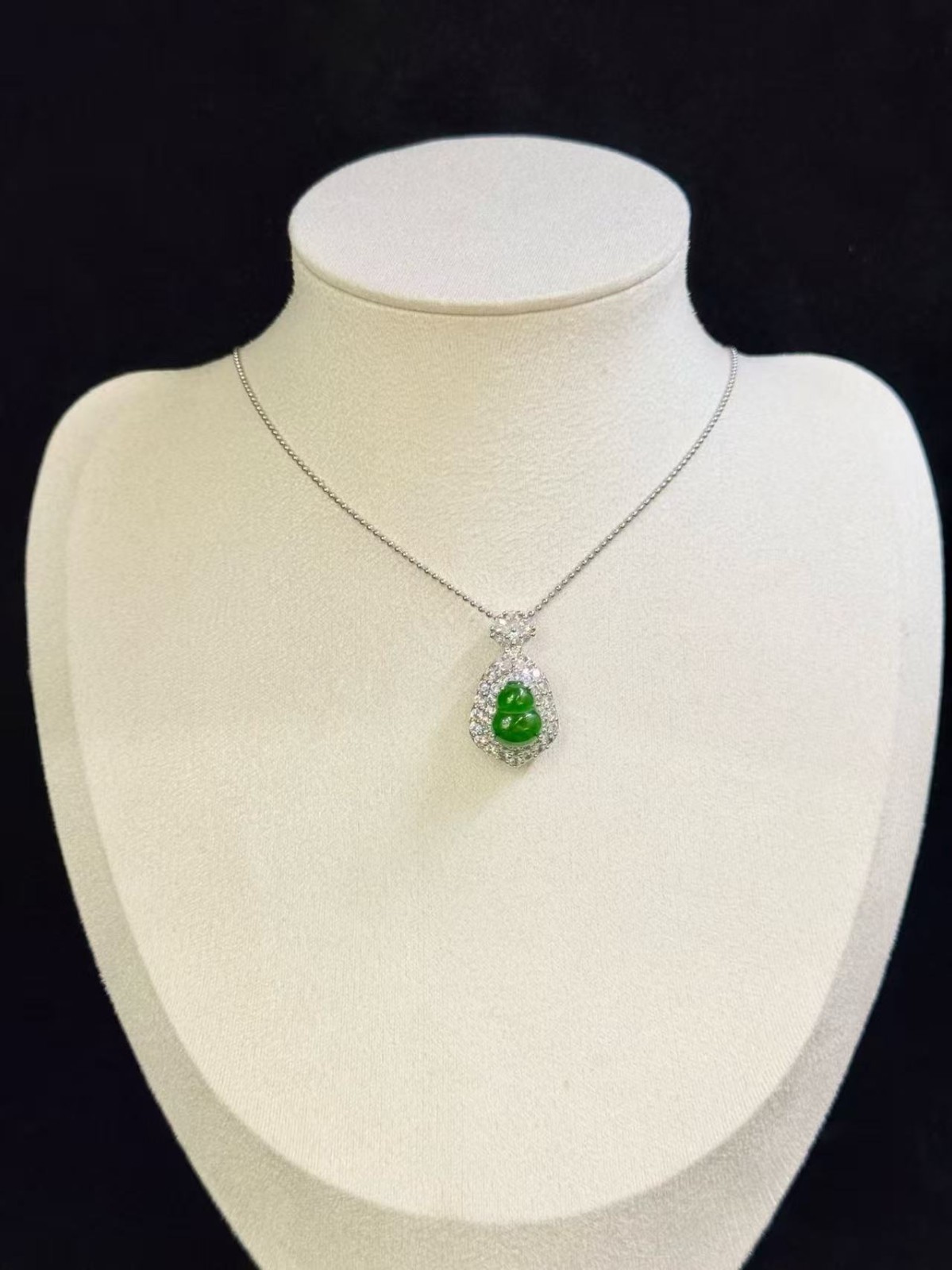 Beautiful Natural green jadeite gourd pendant