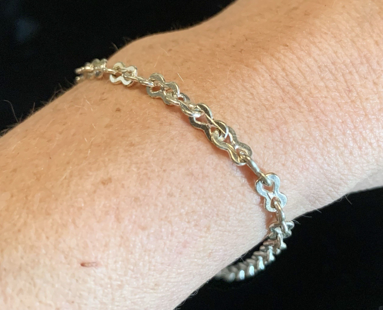 Pretty Shiny Silver Tone Figure 8 Style Chain Link 9” Bracelet/Ankle Bracelet