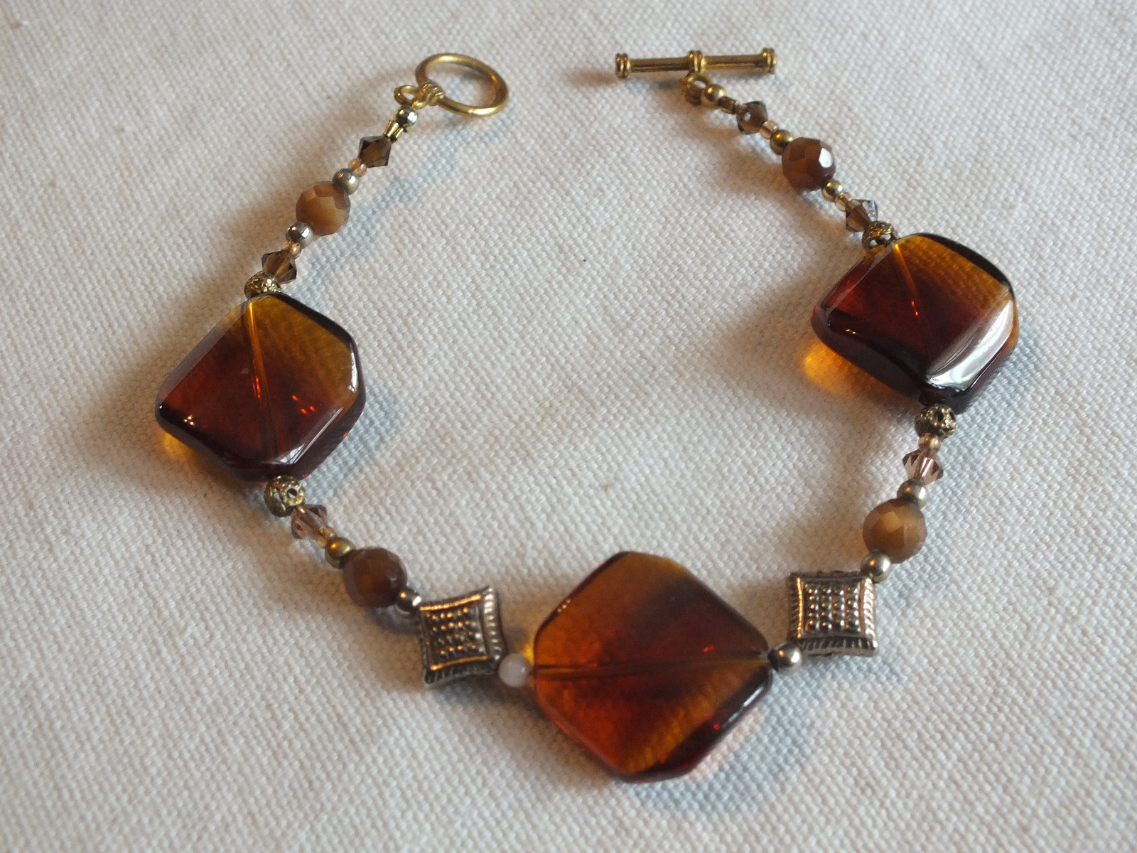 Beautiful Bracelet Toggle Clasp Gold Tone Amber Silver Tone Beads 8 1/4 x 3/4″