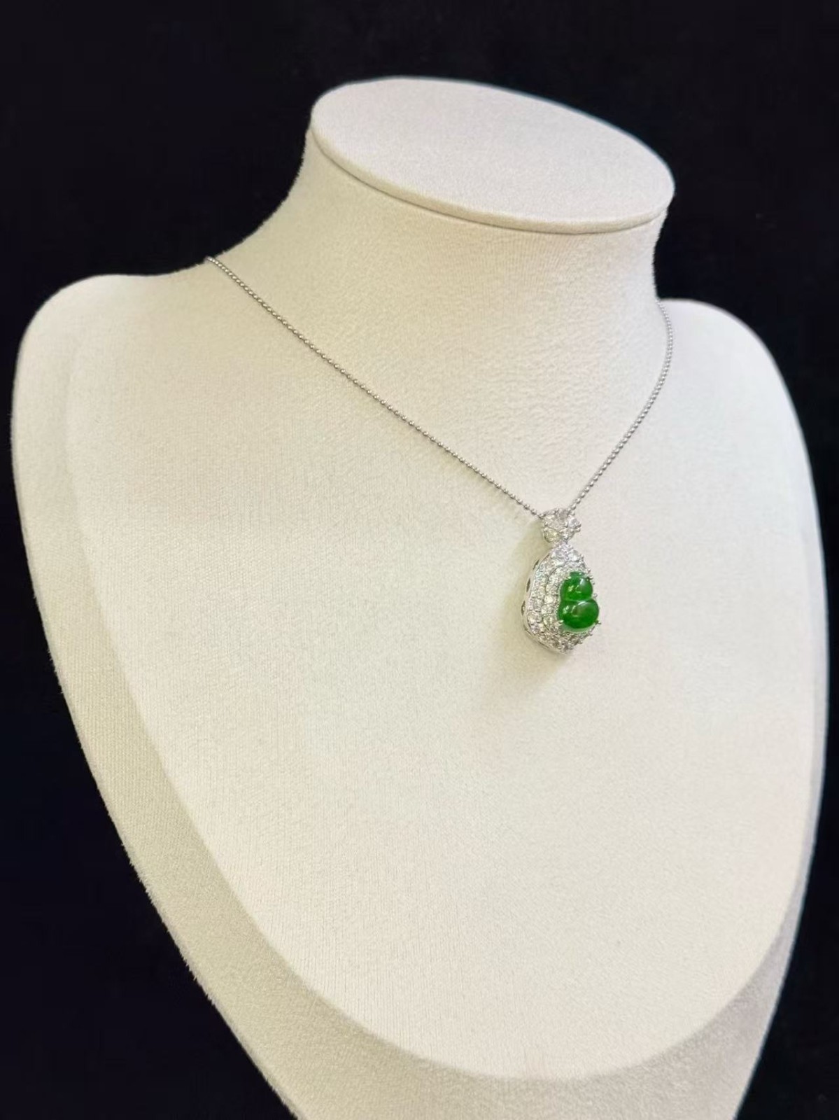 Beautiful Natural green jadeite gourd pendant