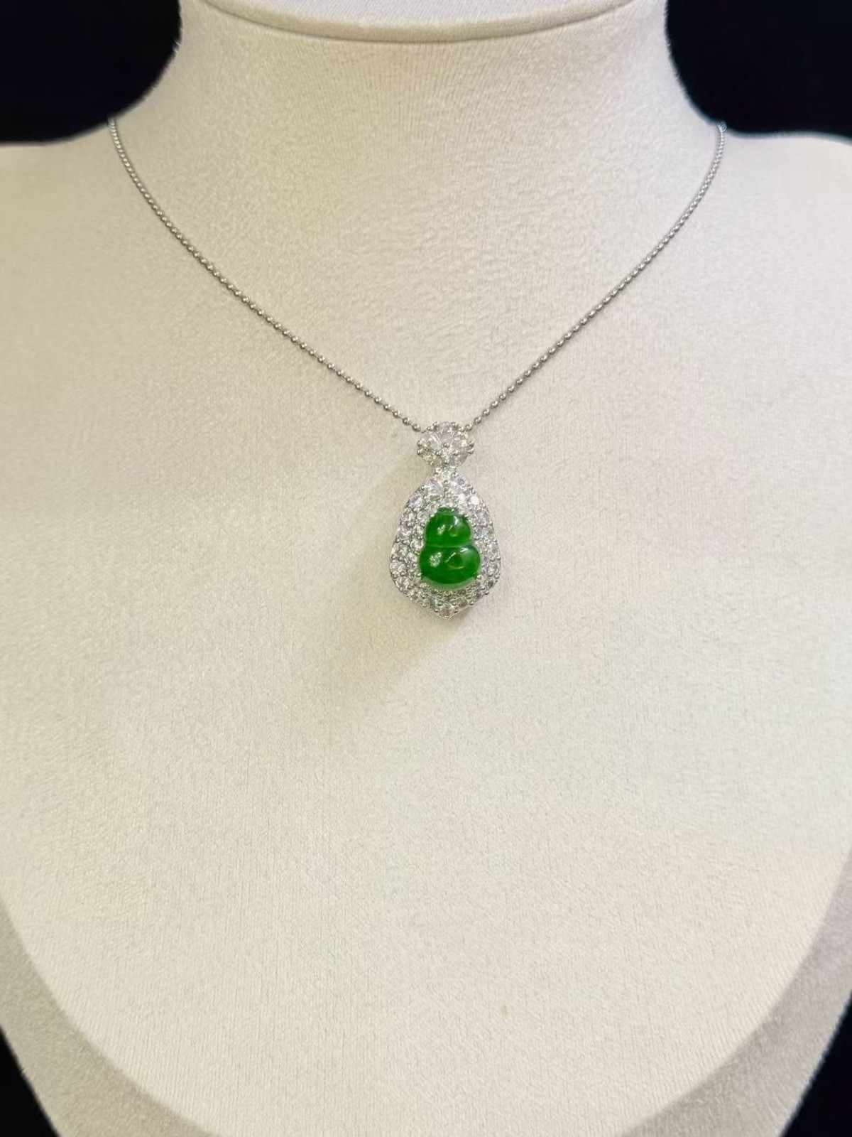 Beautiful Natural green jadeite gourd pendant