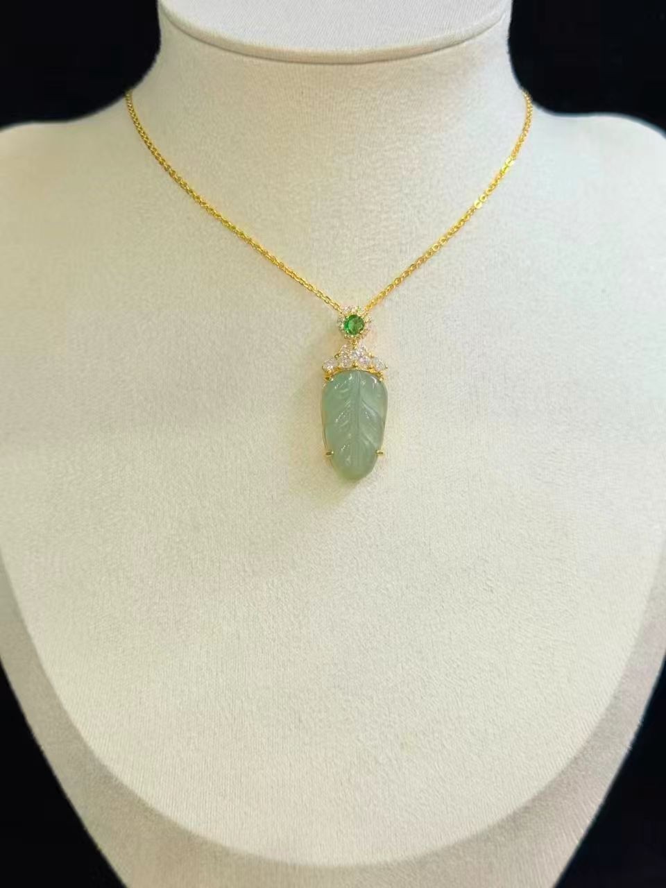 Beautiful Natural grade A jadeite leaf shape pendant